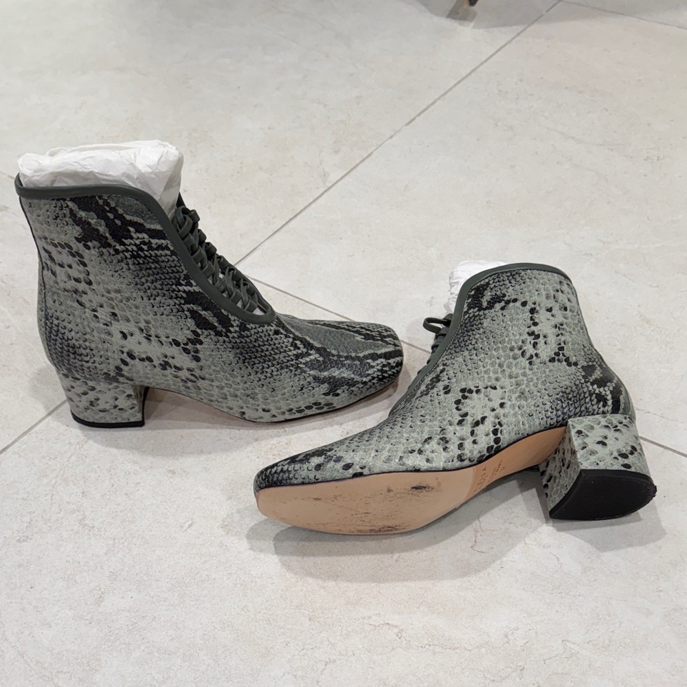 Chic Snakeskin Lace-Up Boots